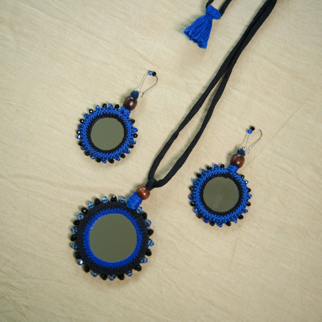 CIRCULAR MIRROR WITH CORNER BEADS