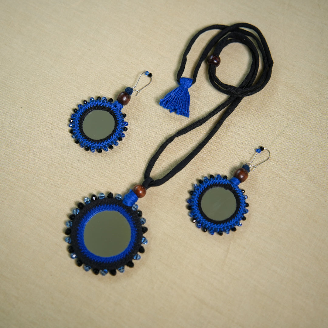 CIRCULAR MIRROR WITH CORNER BEADS