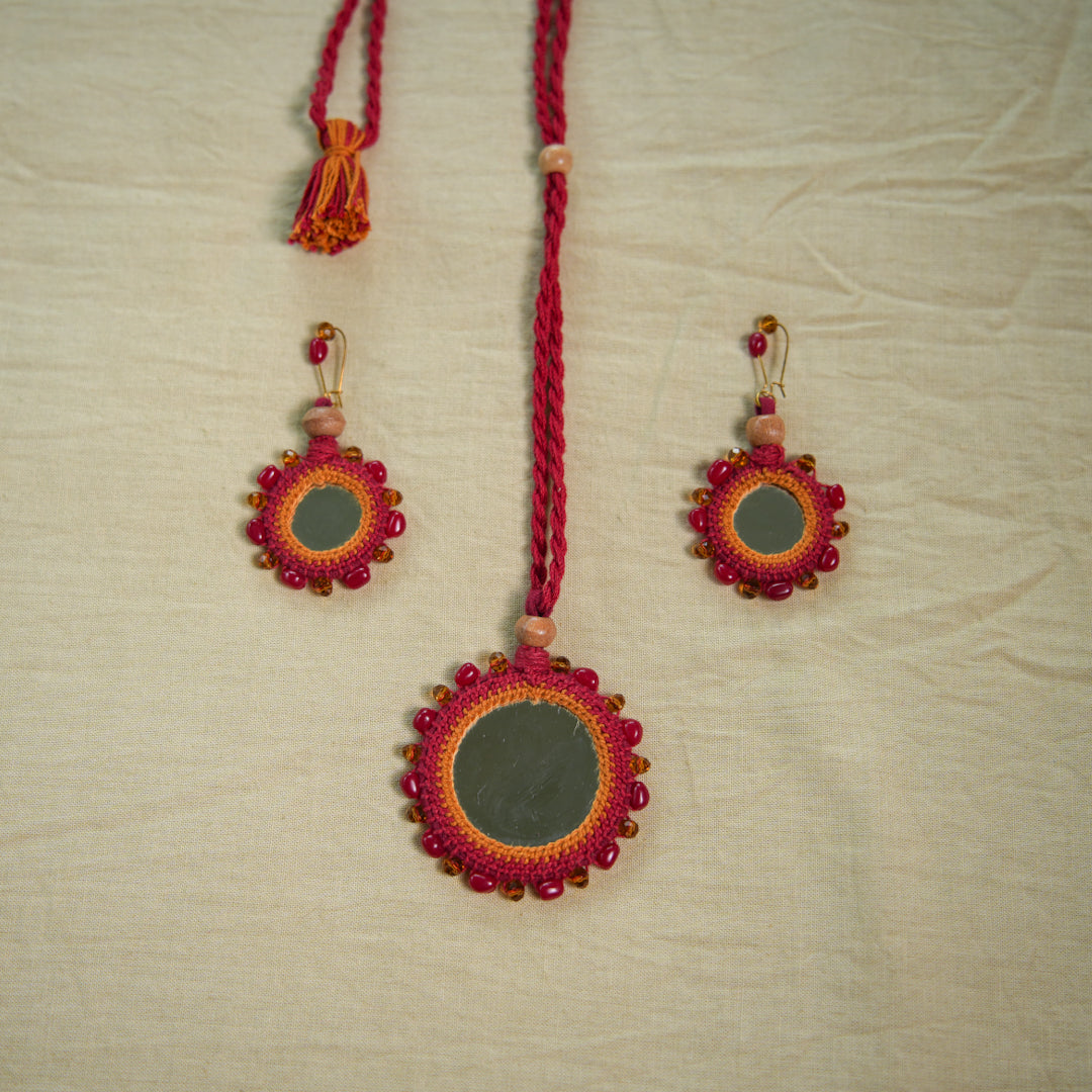 CIRCULAR MIRROR WITH CORNER BEADS