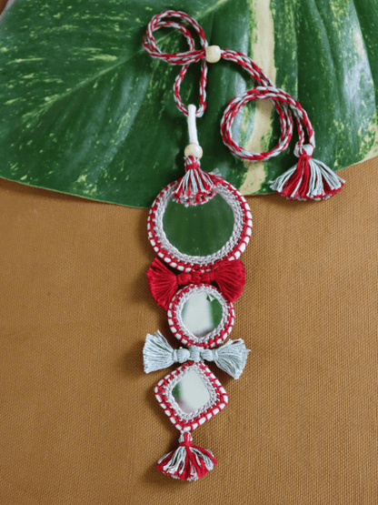 3 MIRRORS NECKLACE – MAROON & CREAM