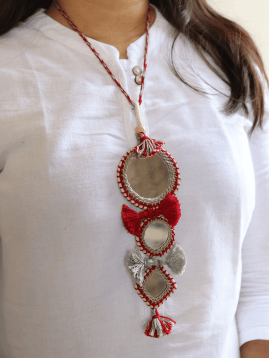 3 MIRRORS NECKLACE – MAROON & CREAM