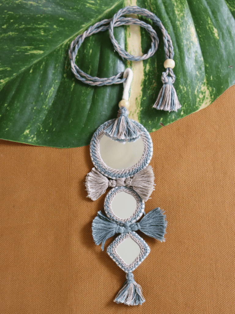 3 MIRRORS NECKLACE – GREY BLUE & CREAM