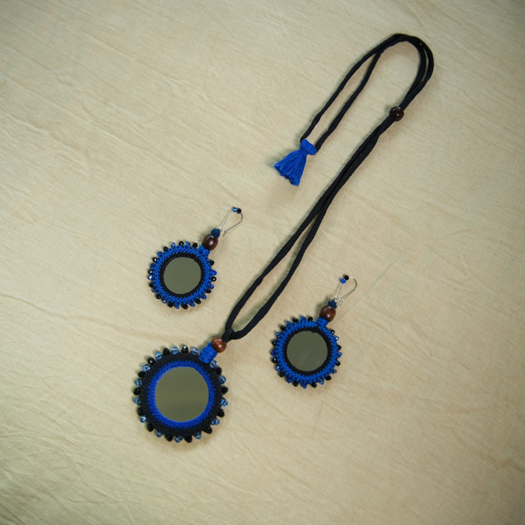 CIRCULAR MIRROR WITH CORNER BEADS